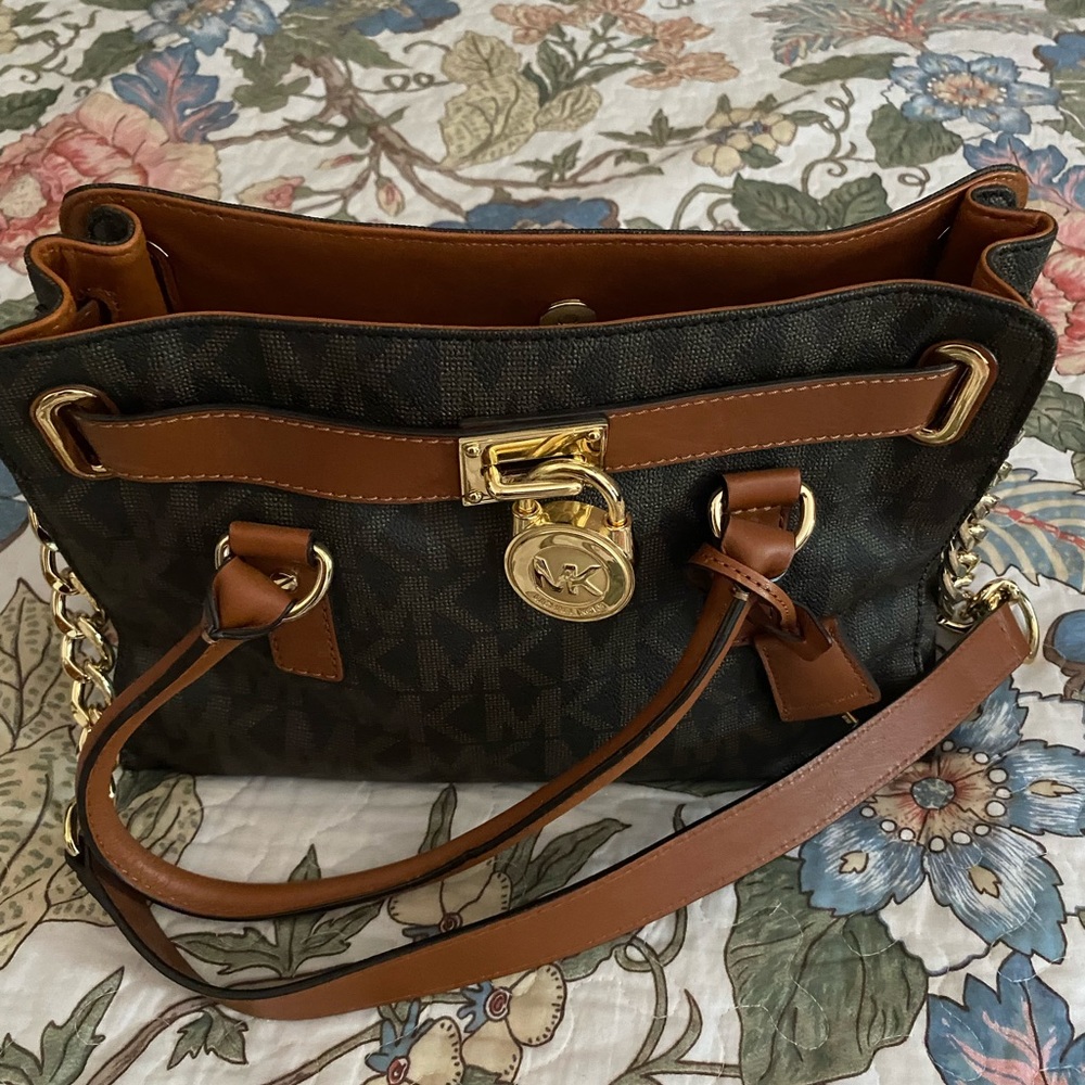 Brown Michael Kors purse. In excellent condition. Never used.